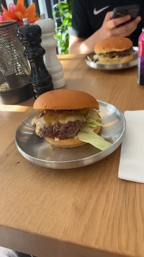 Echter Smash Burger bei Fusion Kitchen